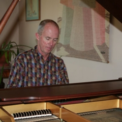 lee-at-piano